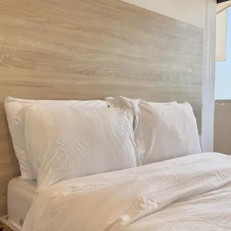 Iconic Clock Tower View - Balcony - Downtown Loft Apartamento Cartagena
