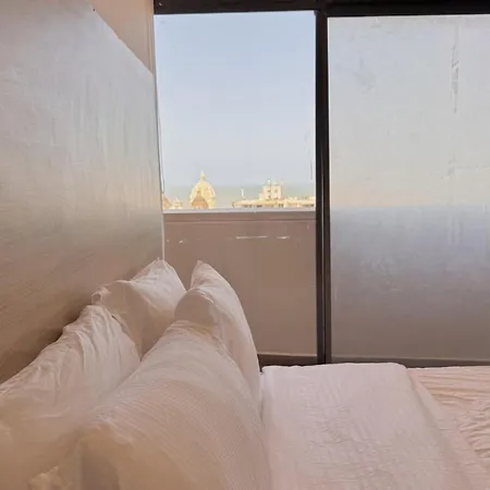 Iconic Clock Tower View - Balcony - Downtown Loft Apartamento *